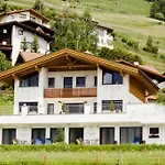 Bergecho Apartment *